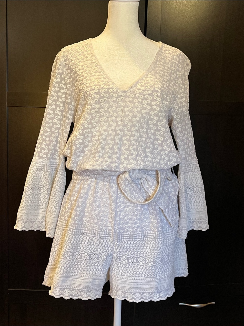 Antonio Melanie short romper Eyelet embroidered. Bell sleeves Stretchy waist S-M
